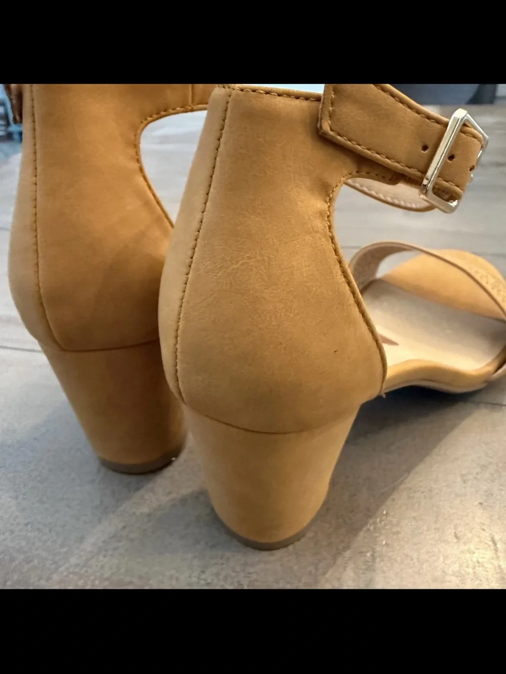 White Mountain Eileen Mustard Faux Suede Chunky Block Heel Ankle Buckle 8
